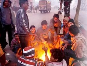 सुबह-शाम कोहरे के आगोश में उत्तराखंड, कुछ दूर देखना भी