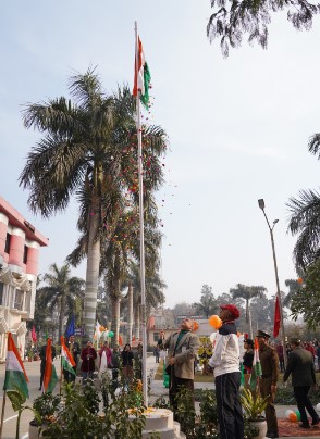 एसजीआरआर विवि में धूमधाम से मनाया गया गणतंत्र दिवस समारोह