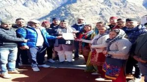 आपदा प्रवाहितों ने अपनी जड़ों और मिट्टी से हटकर कहीं