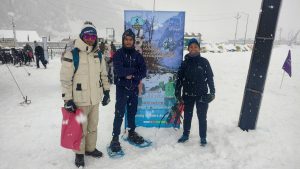 कश्मीर सोनमार्ग में देवाल की सरोजनी कोटेडी नें स्नो शू