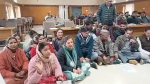 चमोली पंचायत की बैठक मंगलवार को हंगामे के साथ हुई