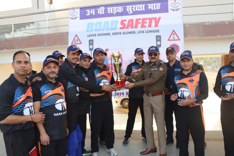 पुलिस एकादश तथा पत्रकार एकादश के बीच मुकाबला ! पुलिस