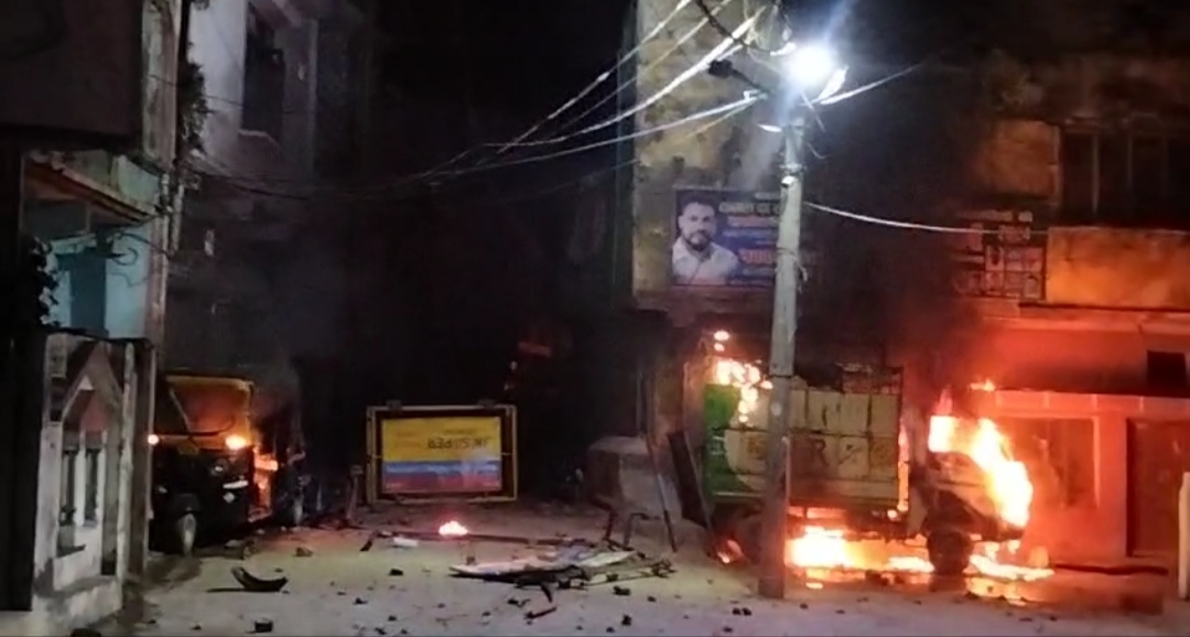 हिंसा में पिता-पुत्र समेत छह लोगों की मौत - my