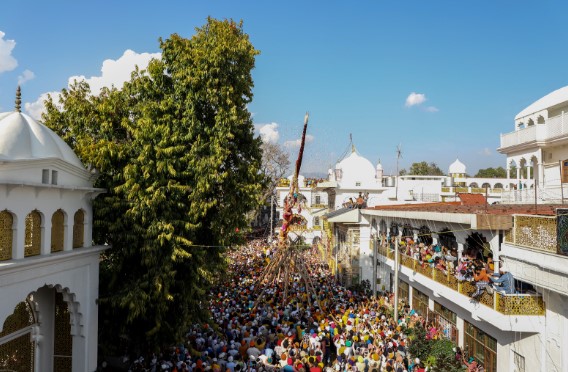 आस्था के महाकुंभ का साक्षी बनने को उमड़ा भारी जन सैलाब