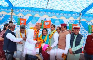 अब केसर सिंह और नवल किशोर ने थामा बीजेपी का