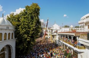 आस्था के महाकुंभ का साक्षी बनने को उमड़ा भारी जन सैलाब