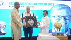 केआइएसएस मानवतावादी सम्मान से सम्मानित किए गए माइक्रोसॉफ्ट के सह संस्थापक बिल गेट्स