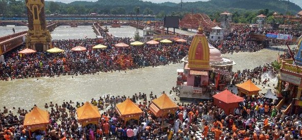 बढ़ी संख्या में शिवभक्तों की भीड़ पहुंच रही हरिद्वार, “बम-बम भोले” के लग रहे जयकारे