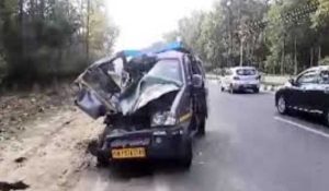 हाईवे पर दिल दहला देने वाला एक्सीडेंट ... 3 गाड़ियों