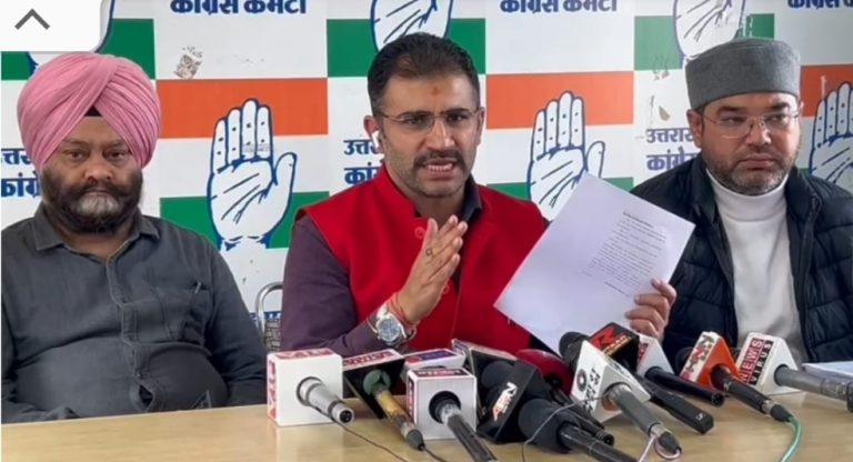 होर्डिंग यूनिपोल के संभावित कार्टेल से 300 करोड़ के खेल