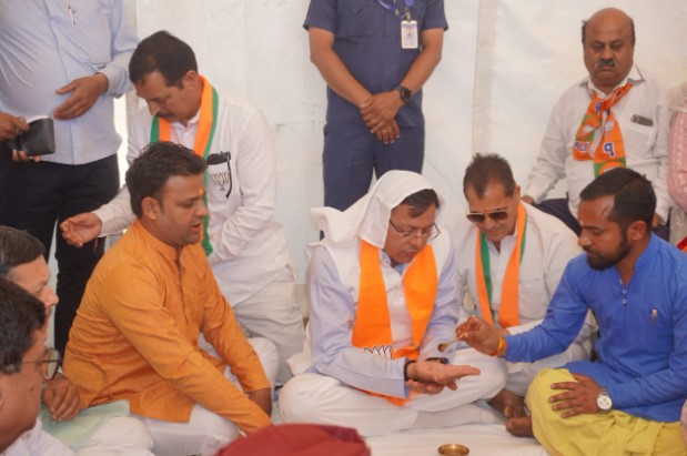 सीएम धामी ने आईडीपीएल हॉकी मैदान पहुंचकर किया भूमि पूजन