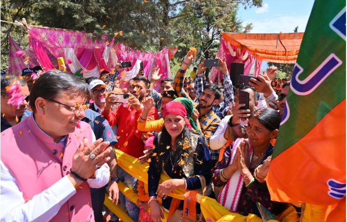 सीएम धामी ने भाजपा प्रत्याशी के पक्ष में किया प्रचार