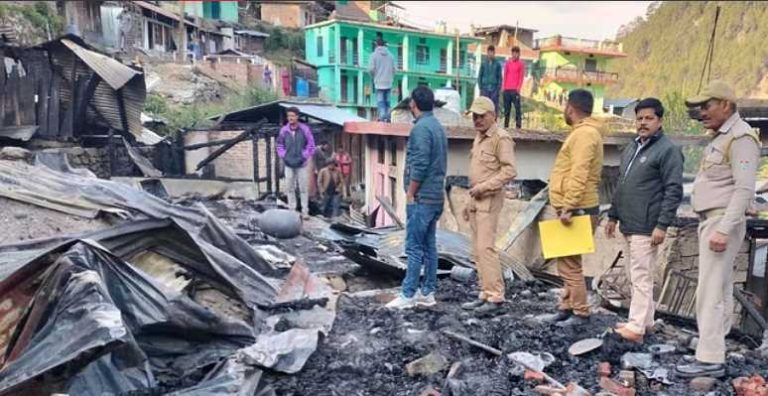उत्तराखंड में रसोई गैस सिलिंडर से हुआ हादसा, भीषण आग