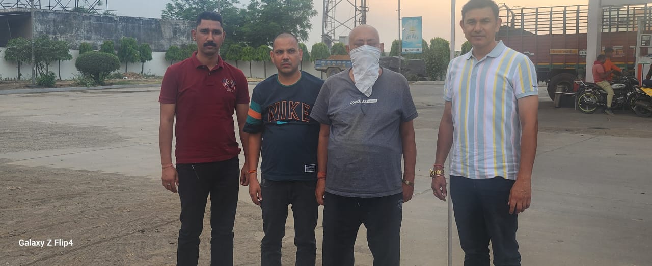 पकड़ा गया पलटन बाजार देहरादून में शोरूम में आग लगाने