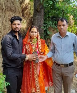 पर्यावरण के लिए समर्पित शिक्षक विगत 10 सालो में लगा