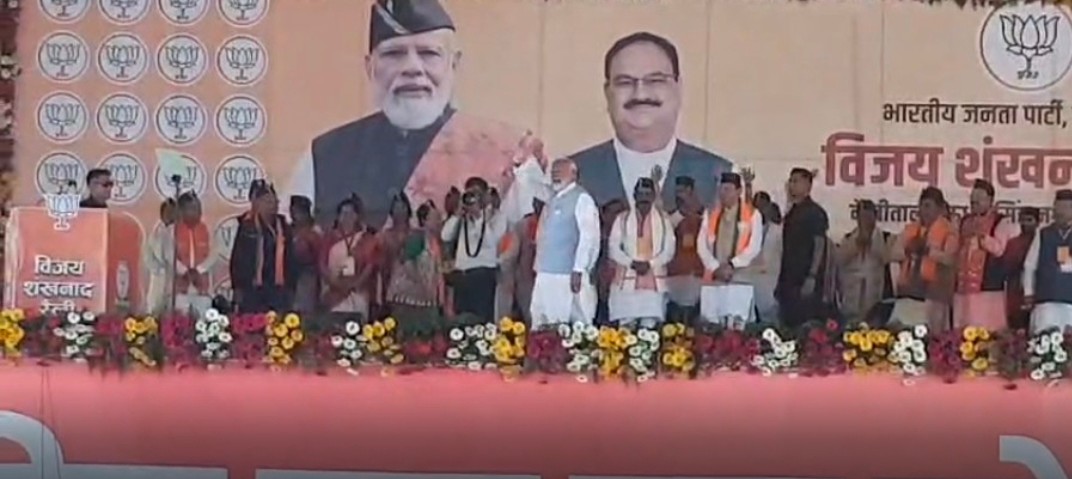 *पीएम मोदी पहुंचे रुद्रपुर, सीएम धामी ने पीएम को शंख