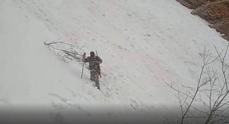 फूलों की घाटी में तीन फीट से अधिक बर्फ, चार