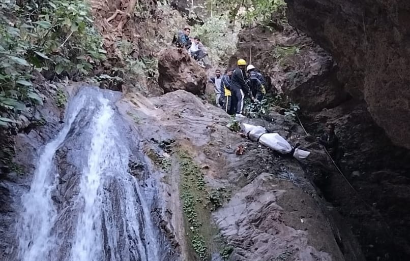 बाइक खाई में गिरी, पिता-पुत्र की दर्दनाक मौत