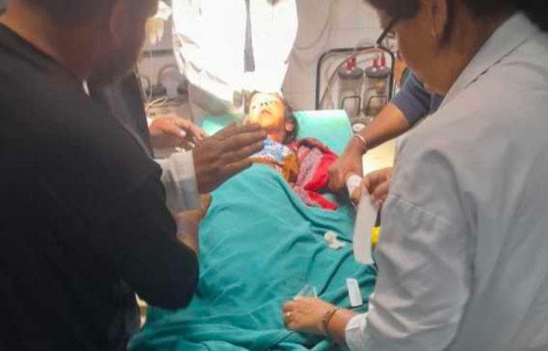 श्रीनगर में घर के आंगन से सात साल की बच्ची