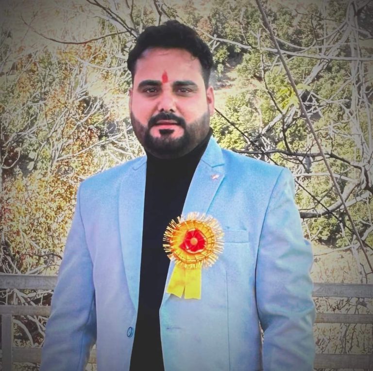 "हीरा " बॉबी पंवार को मिल रहा लोगों का भरपूर