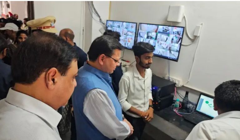 मुख्यमंत्री ने ऋषिकेश पहुंचकर चारधाम यात्रा रजिस्ट्रेशन कार्यालय का किया