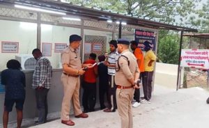 चारधाम यात्रा के दृष्टिगत गौचर में स्थापित पंजीयन केन्द्र का