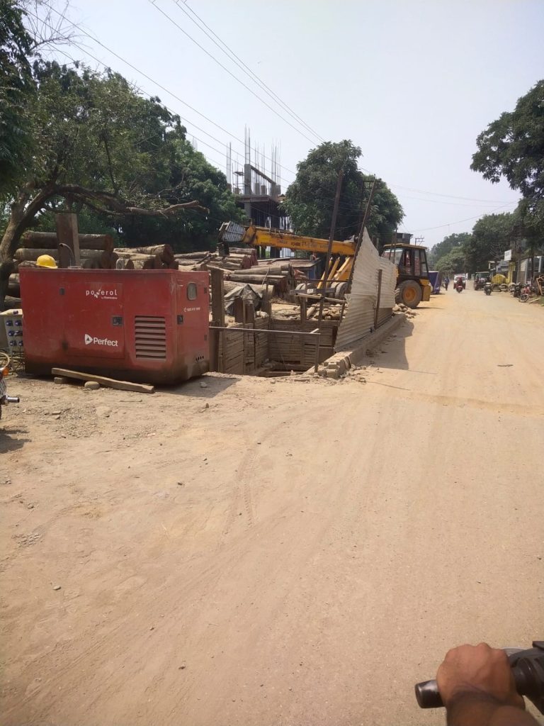 देहरादून : शहर की मुख्य सड़कों पर इस वक्त चल