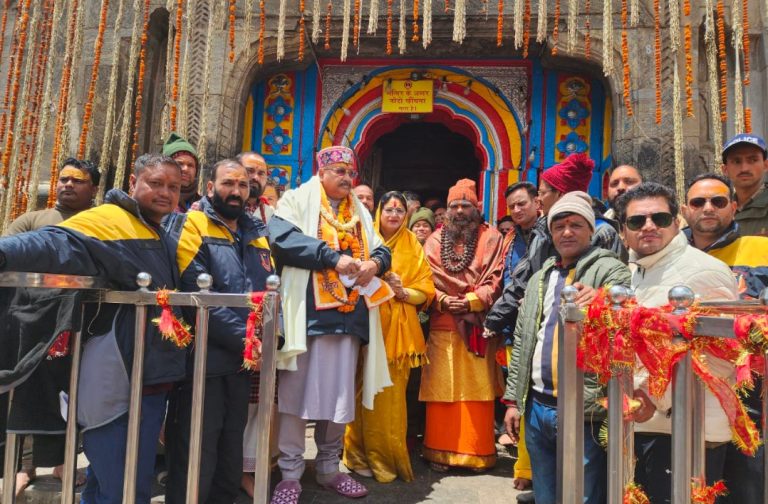 *पर्यटन, धर्मस्व मंत्री महाराज पहुंचे बद्री-केदार* *पूजा-अर्चना के बाद निर्माण