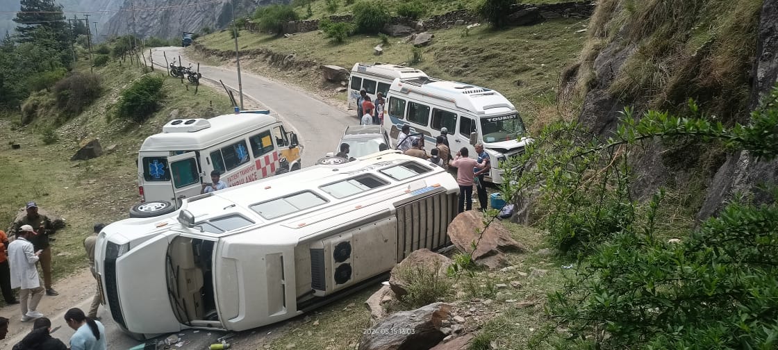 बाल बाल बची 18 लोगों की जान :गंगोत्री हाइवे सोनगाड