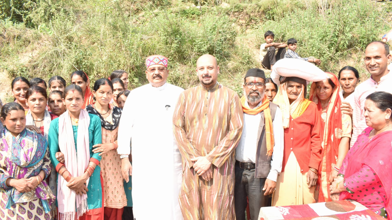 महाराज ने आपदा प्रभावित ग्राम सुकई के परिवारों को राहत