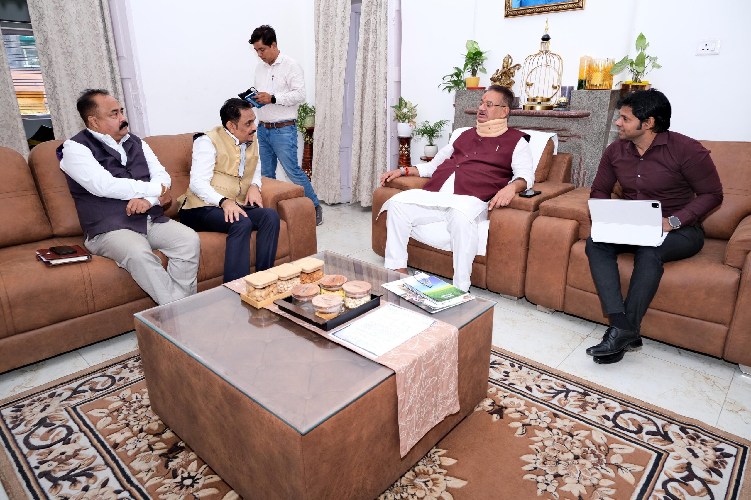 अडानी गुप्र के प्रतिनिधि मण्डल ने प्रदेश के कृषि मंत्री