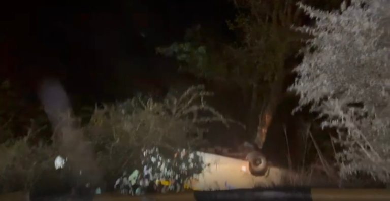 गंगोत्री राष्ट्रीय राजमार्ग पर गंगनानी के पास एक यात्री बस