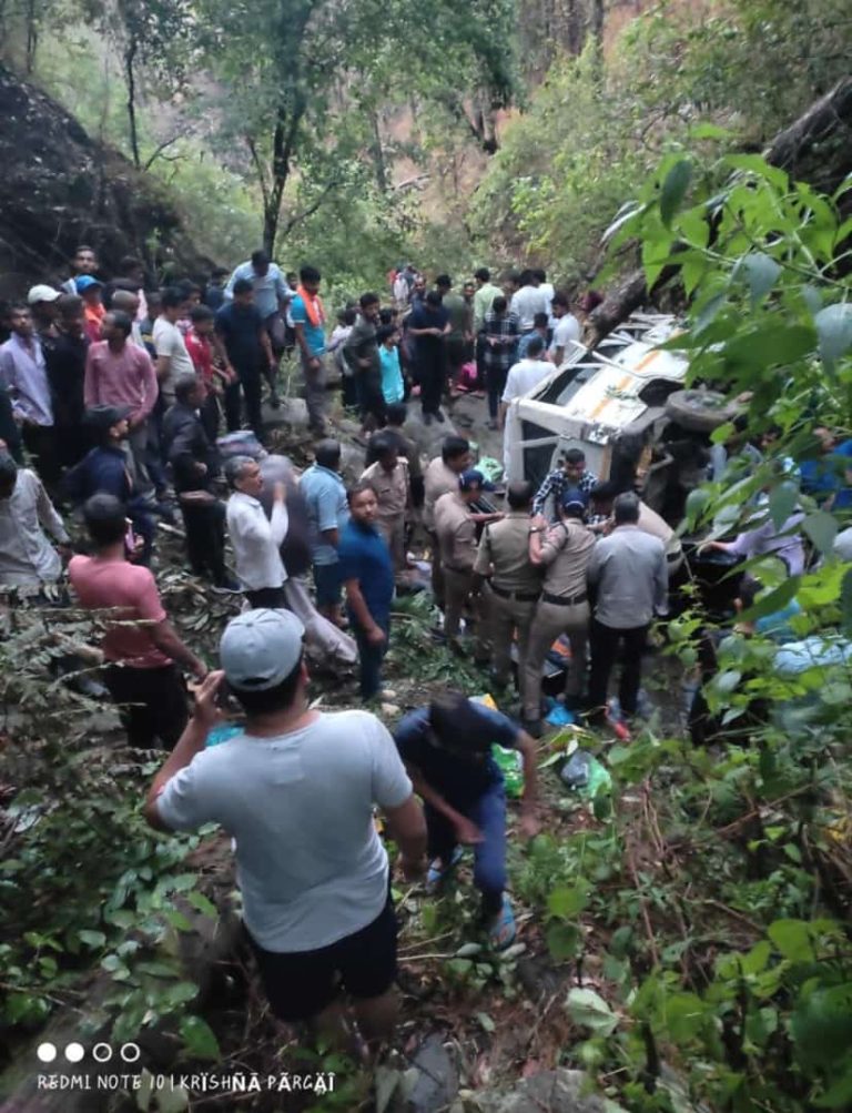 नैनीताल : देर रात हुई सड़क दुर्घटना में 6व्यक्तियों की