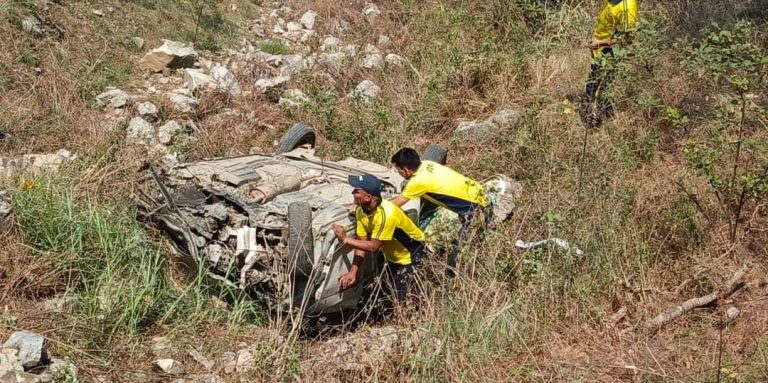 पौड़ी: गहरी खाई में गिरी कार, 4 की मौत, 3