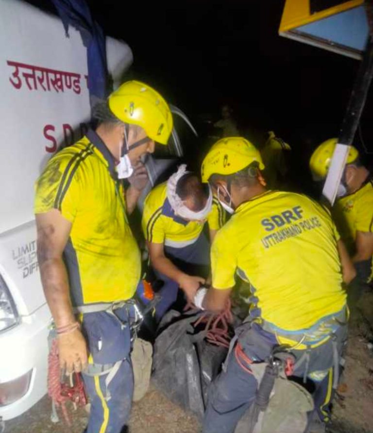 पौड़ी- लैंसडौन क्षेत्र से SDRF ने किया एक अज्ञात पुरुष