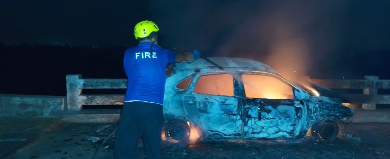 फायर स्टेशन रुड़की जनपद हरिद्वार चलती कार के टायर फटने