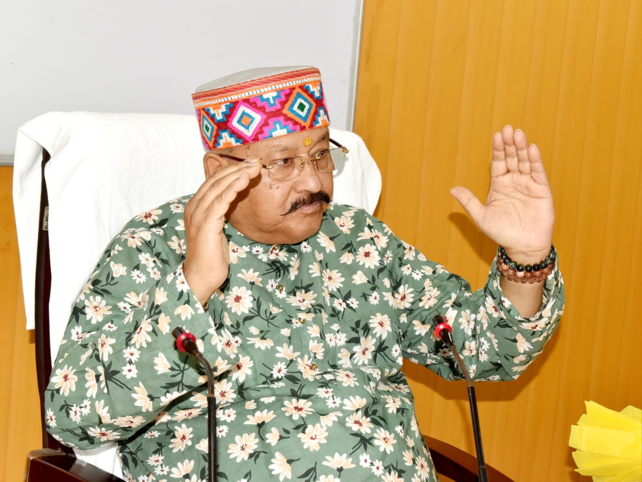 मानसून से पूर्व सड़कों की नालियों व कलमटों की उचित