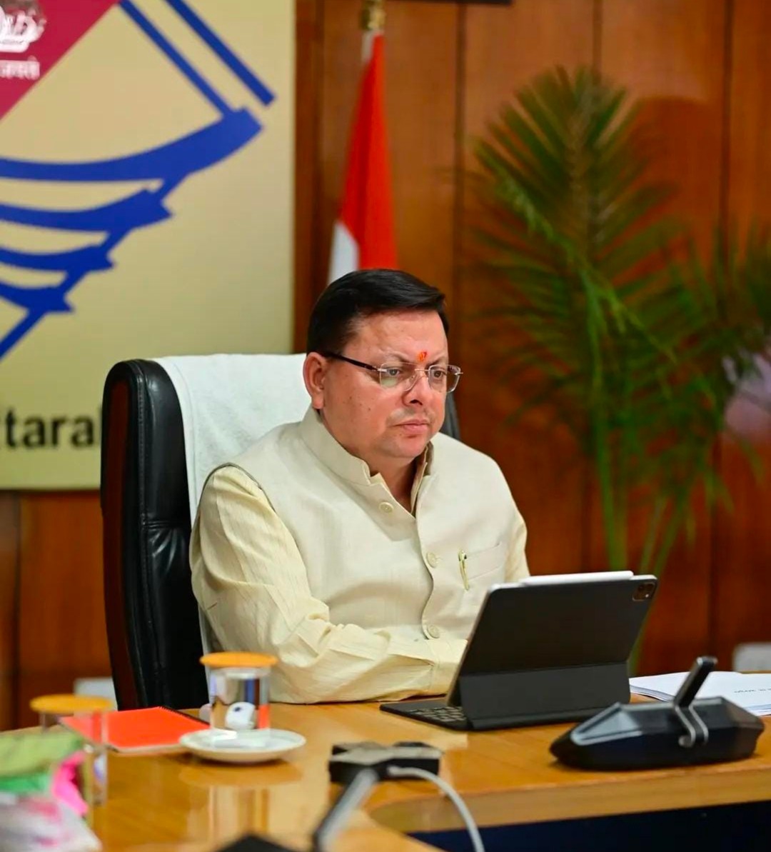 मुख्यमंत्री के निर्देश, दो एयर एम्बुलेंस से एम्स दिल्ली शिफ्ट