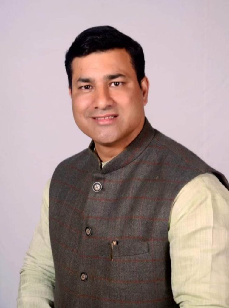 सनातनियों को कटघरे में खड़ा करने पर भड़के, कहा माफ