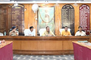 सभी विभागीय अधिकारी आपसी समन्वय बनाकर कार्यकरें,कैबिनेट मंत्री गणेश जोशी