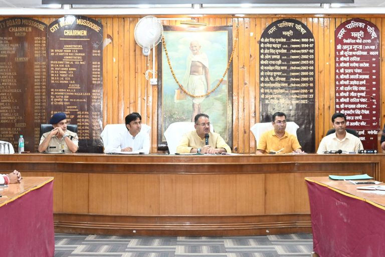 सभी विभागीय अधिकारी आपसी समन्वय बनाकर कार्यकरें,कैबिनेट मंत्री गणेश जोशी