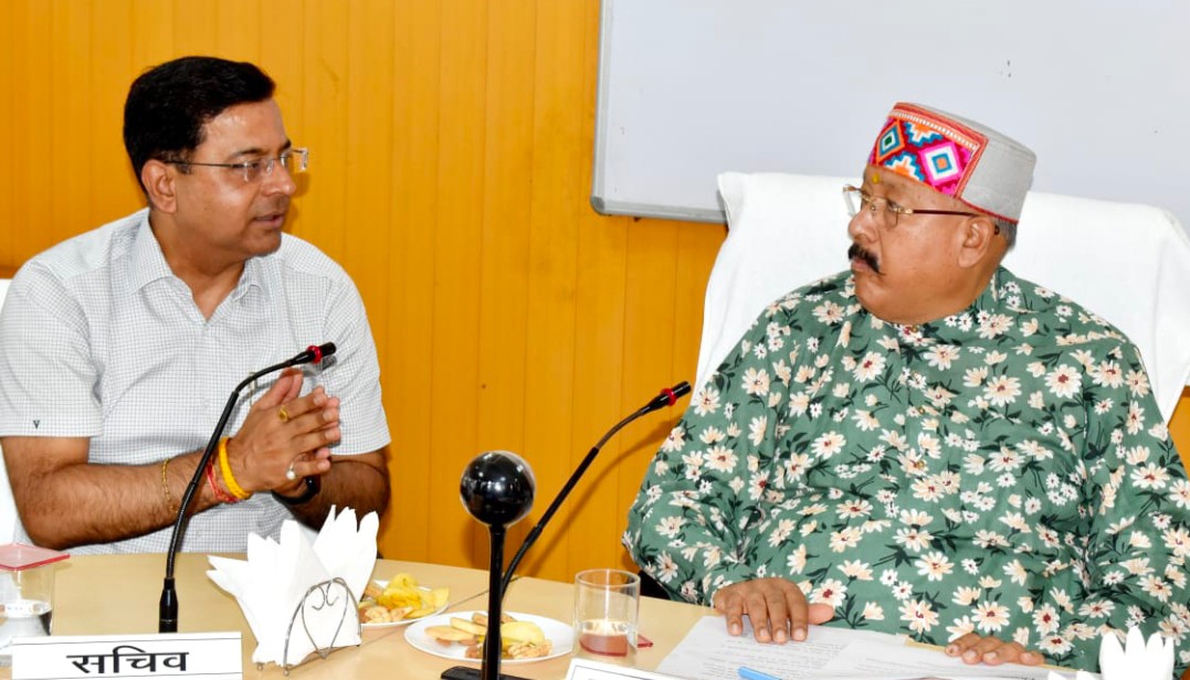 समीक्षा बैठक में महाराज के अधिकारियों को निर्देश, रोड़ सेफ्टी-डैम