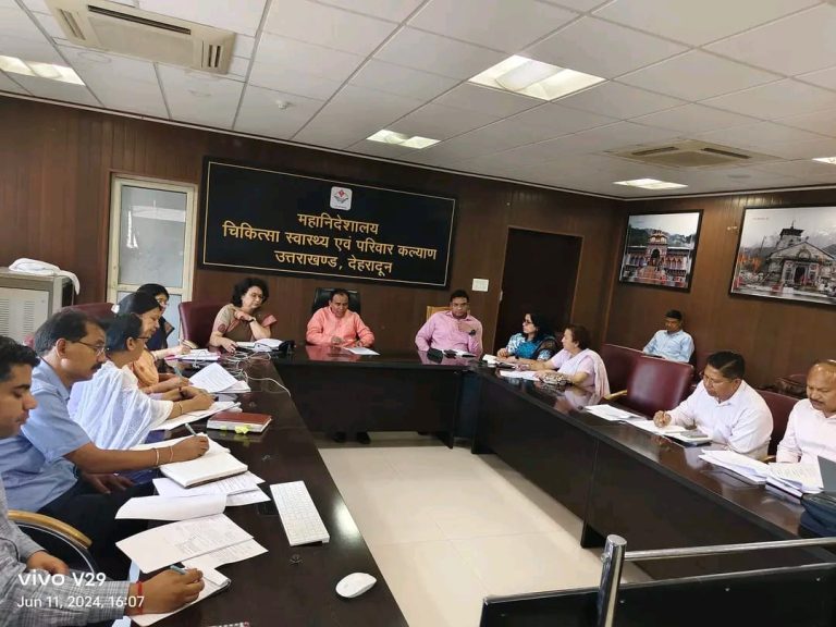 स्वास्थ्य मंत्री ने ली डेंगू रोकथाम की समीक्षा बैठक -