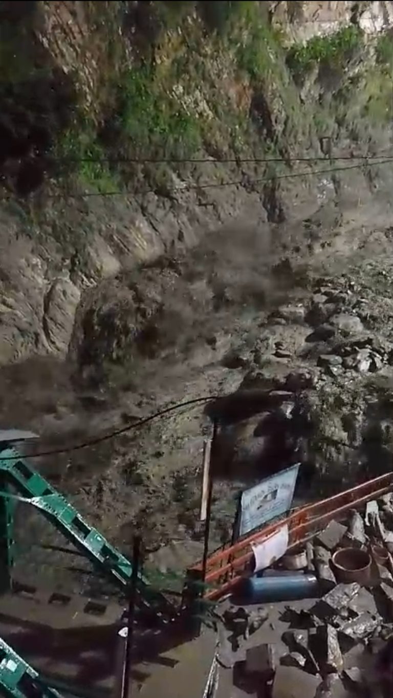 उत्तरकाशी :माँ यमुना ने दिखाया प्रचंड रूप ,यमुनोत्री-जानकीचट्टी में देखने