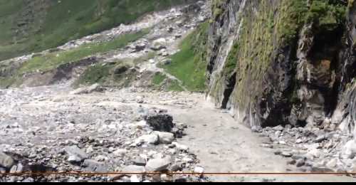 Rain wreaks havoc in Uttarakhand... 500 meter road washed away! Contact with this village located on the China border was lost