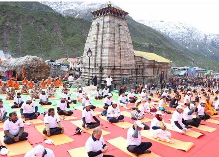 देवभूमि में आज बही योग की गंगा, मुख्यमंत्री सहित मंत्री, विधायकों, शहरवासियों व गांववासियों ने किया योग