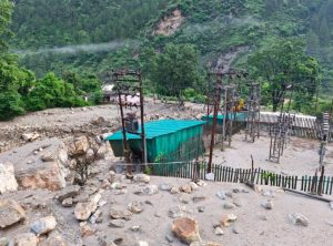 पन्ती 33 केवी बिजलीघर में आया गधेरे का मलवा, ग्वालदम,