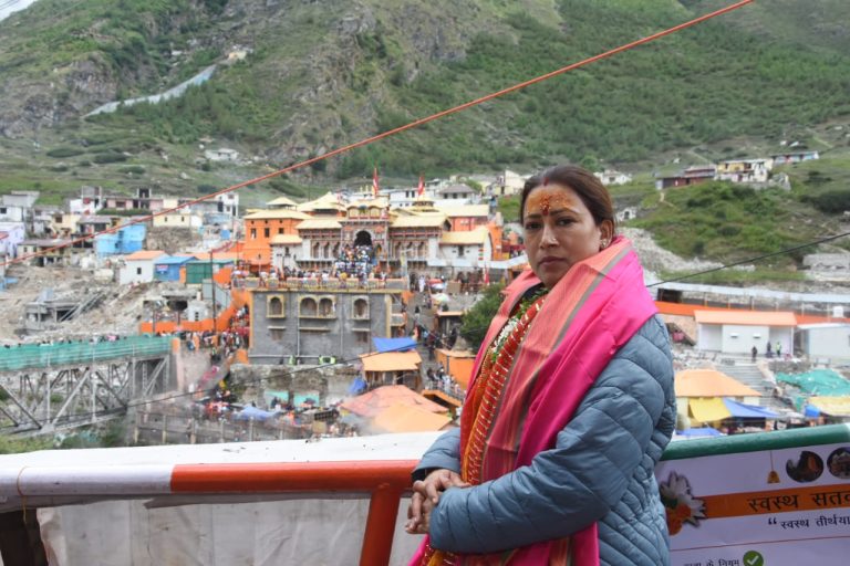 भगवान बद्रीविशाल से की देश और प्रदेश वासियों की सुख