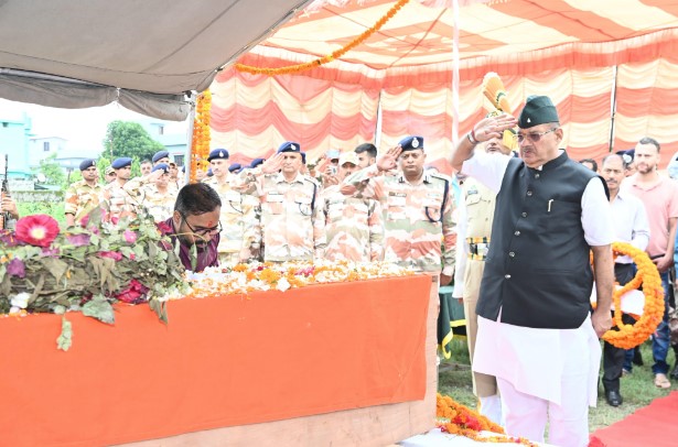 मंत्री गणेश जोशी ने शहीद चंद्र मोहन सिंह नेगी को पुष्पचक्र अर्पित कर दी श्रद्धांजलि