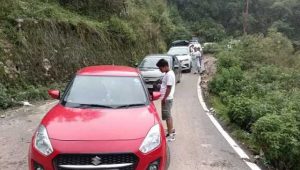 Heavy debris fell on Mussoorie Tehri bypass national highway after rain, long jam for 6 hours
